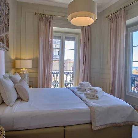 Апартаменты Glamorous And Alfama Riverview *