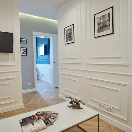 Glamorous And Alfama Riverview Daire