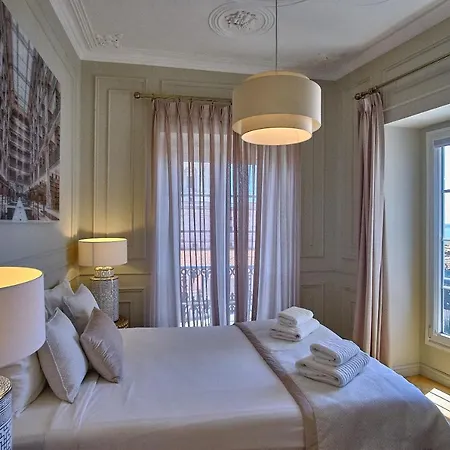Glamorous And Alfama Riverview Daire *