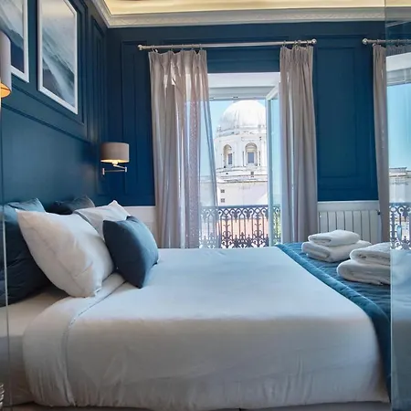 Daire Glamorous And Alfama Riverview