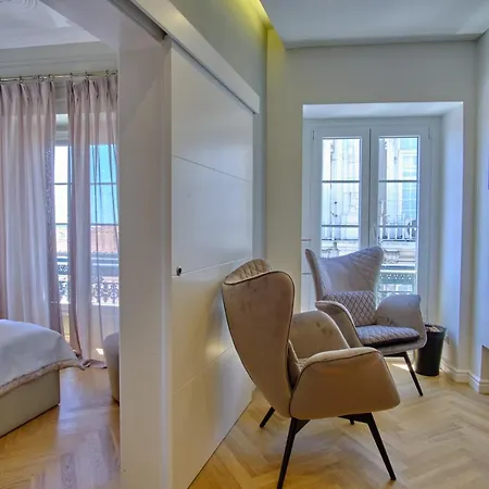 Glamorous And Alfama Riverview Daire *