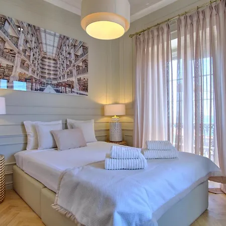 Glamorous And Alfama Riverview